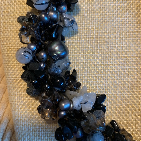 Gorgeous multi strand necklace with Tahitian pearls, gemstones and crystals. - Picture 9 of 12